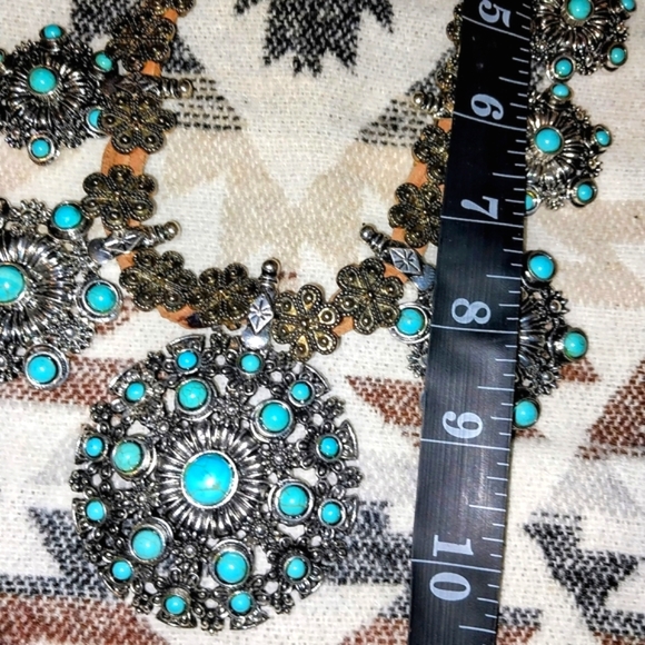 Large Turquoise Necklace on Brown Leather - Picture 4 of 5